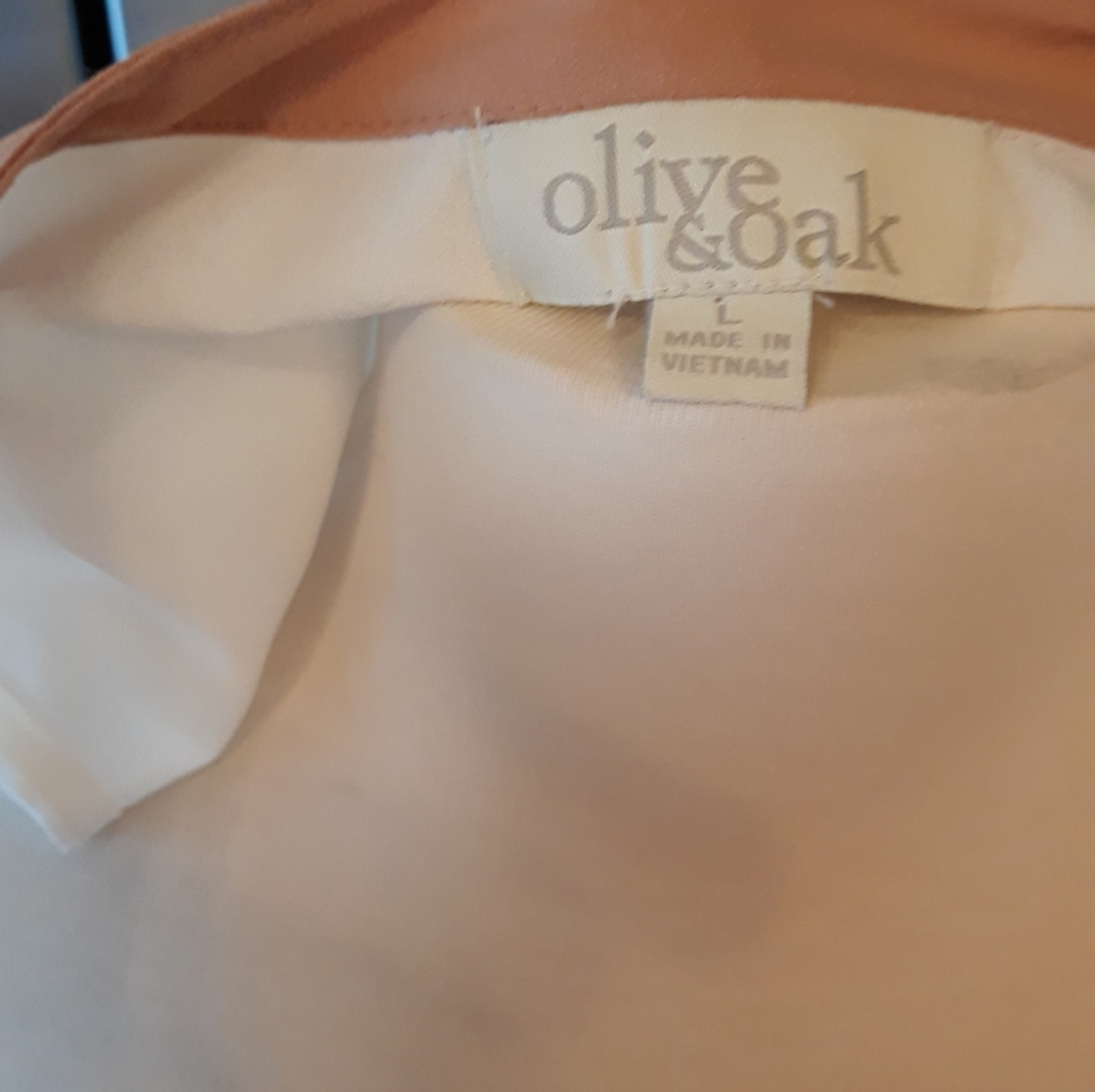 Olive & Oak  Top.     A 93 - Picture 5 of 5
